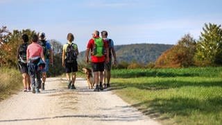 Auch bei sommerlich warmen Temperaturen lässt es sich gut wandern, wenn man die Tour gut plant.