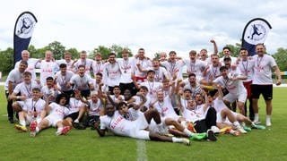 Mannschaftsfoto: Die U21 des VfB Stuttgart steigt in die 3. Liga auf 