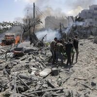 Chan Junis: Israel gab an, bei einem massiven Angriff im überfüllten südlichen Gazastreifen, bei dem nach Angaben der örtlichen Gesundheitsbehörden mindestens 71 Menschen getötet wurden, den Militärkommandeur der Hamas getroffen zu haben. 