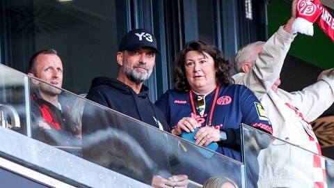 Jürgen Klopp auf der Tribüne der Mainzer Arena.