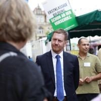 Michael Kretschmer beim Wahlkampf in Dresden: „Man darf diesen Rechtsextremen niemals die Macht geben. Aber es wird dieses Mal extrem knapp.“