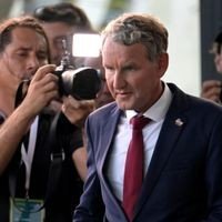 01.09.2024, Thüringen, Erfurt: Björn Höcke (AfD), Partei- und Fraktionsvorsitzender der AfD in Thüringen und Spitzenkandidat, geht durch den Landtag. In Thüringen fand am Sonntag die Landtagswahl statt. Foto: Jacob Schröter/dpa +++ dpa-Bildfunk +++