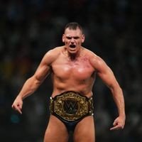 Der Wiener Wrestler Gunther bringt die „WWE World Heavyweight Championship“ mit nach Oberhausen. Vier Tage später verteidigt er sie in Berlin gegen Randy Orton.