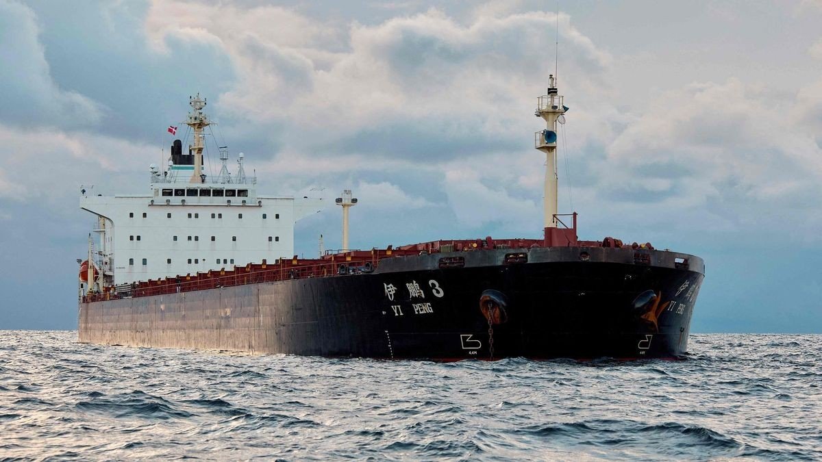 Unter Verdacht: Der chinesische Frachter Yi Peng 3. Aktuell vor Anker in der Ostsee. 