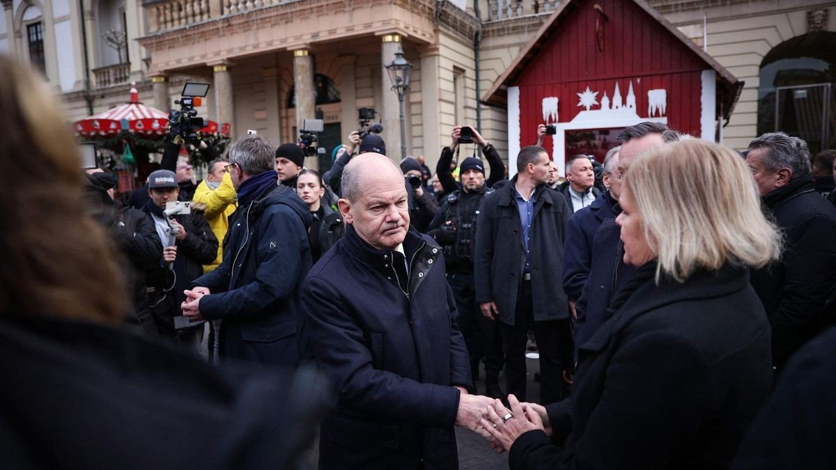 Bundeskanzler Olaf Scholz und Bundesinnenministerin Nancy Faeser.