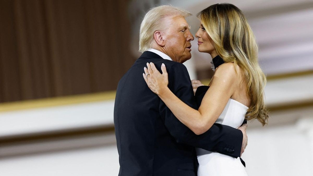 Präsident Donald Trump tanzt beim Liberty Ball mit First Lady Melania Trump