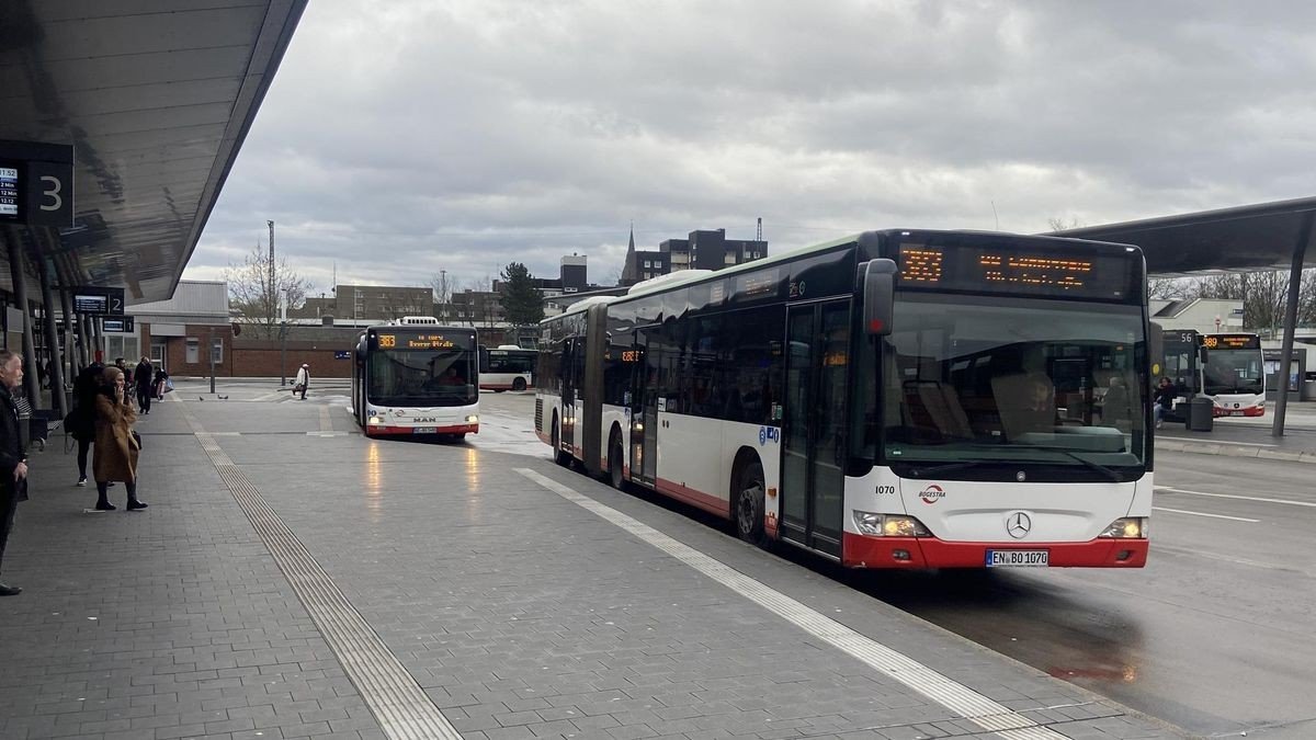 Der Gelsenkirchener Hauptbahnhof wird von zahlreichen Buslinien der Bogestra angesteuert.