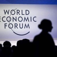 Dieses Foto zeigt ein Schild des Weltwirtschaftsforums (WEF) im Kongresszentrum während der WEF-Jahrestagung in Davos am 20. Januar 2025. (Foto von Fabrice COFFRINI / AFP)