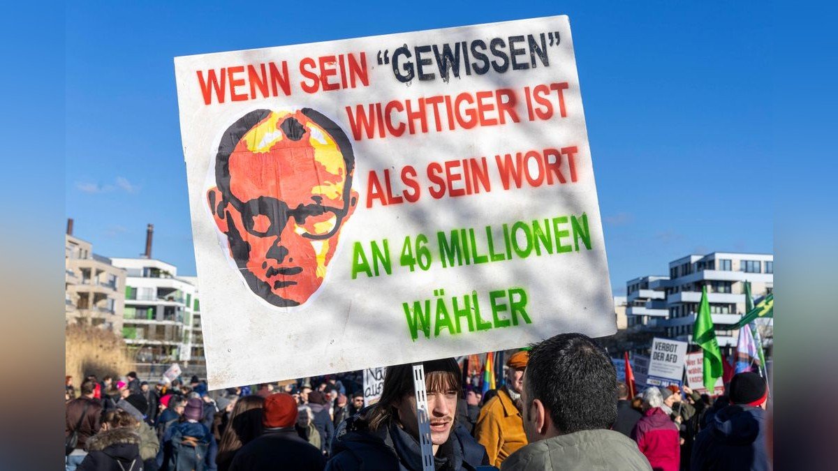 Demonstration gegen Friedrich Merz gegen die CDU und AFD in Dortmund. 