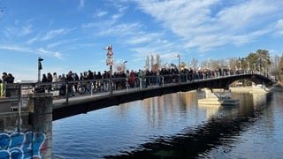 In Konstanz haben tausende Menschen für die Demokratie demonstriert.