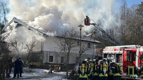 In Kirchheimbolanden steht im Stadtteil Kupferberg ein Wohnhaus in Flammen.