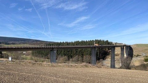 2019 war der Baubeginn für die Ortsumgehung Rhaunen, den Mittelteil der Hunsrückspange. 2028 soll der Abschnitt befahrbar sein.