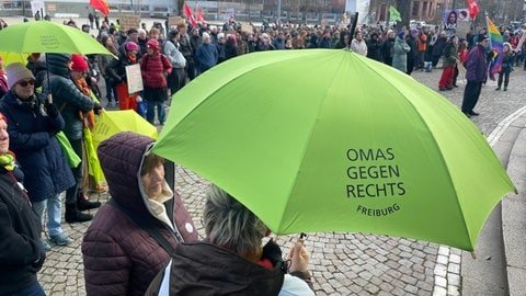 Auch die Intiative "Omas gegen Rechts" taucht in dem Fragenkatalog der "Kleinen Anfrage" der CDU auf. Die Freiburger Ortsgruppe hat mit Unverständnis darauf reagiert. 